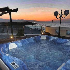 LIVAS Corinth rooftop seaview apartment, хотел в Коринтос