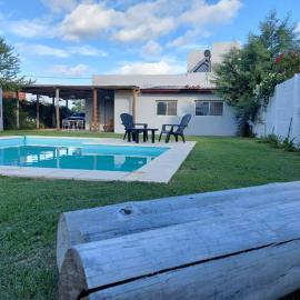 Casa en Funes. Pileta, Parrilla & Parque., hotel di Funes