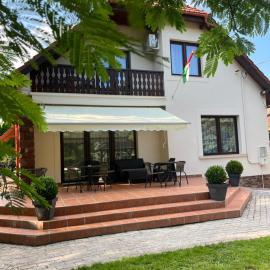 Aventurin House ***, hotel v destinaci Révfülöp