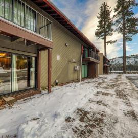 Cozy Studio 1st Floor #132 at Donner Lake Village、トラッキーのホテル