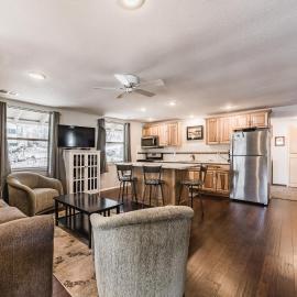Miles Hacienda: Beautifully Remodeled, Centrally Located Ruidoso Cottage