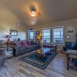 Rain Dance Retreat: Updated 2 Bedroom, 2 Bath Cabin with a Private Hot Tub and Views For Days!, hotel a Ruidoso