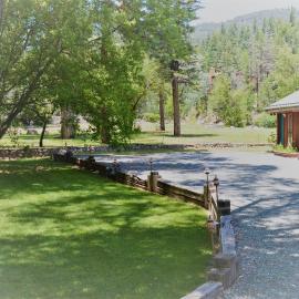 River Hideout: One Bedroom Duplex Cottage ON THE RIVER!!