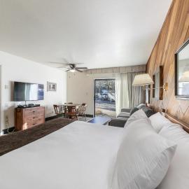 Homey 1st Floor Studio #135 at Donner Lake Village、トラッキーのホテル