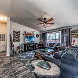 Willow House: 3 Bedrooms, Private Hot Tub, Views!!