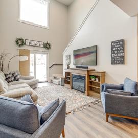 Hike, Fish & Ski! Bright Swan Valley Townhome، فندق في Swan Valley