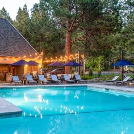 Patio & Pool Access! Year-Round Base in Bend