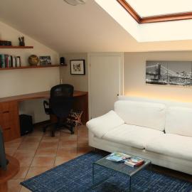Bright penthouse close to center with terrace and lake view