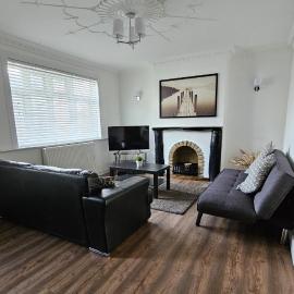The Crescent, 3 bed house with 2-3 parking spaces, great for contractors and family, hotell sihtkohas Kent