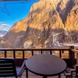TIBET Guest house 虎跳峡卓玛客栈, hotel in Shangri-La