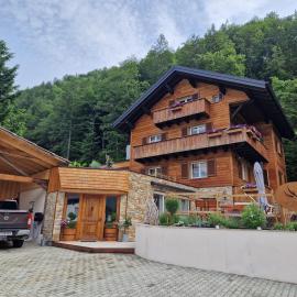 Chalet Claudia، فندق في بارثولومابيرغ