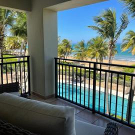 Luxury Beachfront 2 Bedroom at Wyndham Rio Mar, PR, hotel en Luquillo