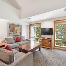 Palisades Tahoe Lodge Rentals Studio Loft #306, hotel di Olympic Valley