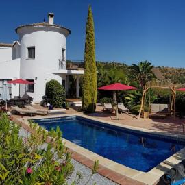 Villa Torre mit Pool und Bergpanorama