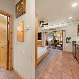 Palisades Tahoe Lodge Rentals Premium Studio #243
