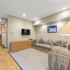 Palisades Tahoe Lodge Rentals Studio #211