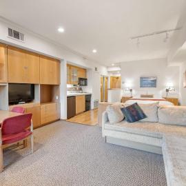 Palisades Tahoe Lodge Rentals Studio #205, hotel a Olympic Valley