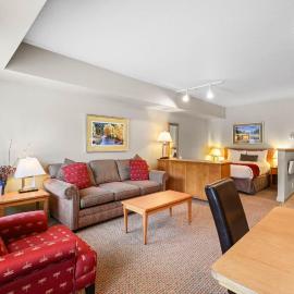 Palisades Tahoe Lodge Rentals Studio #237