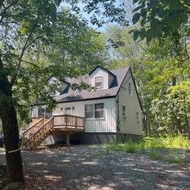 The Flying Dutchman Cottage in amenities filled Masthope community Ski Big Bear โรงแรมในLackawaxen