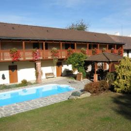 Jihočeský Statek, hotel in Dynín