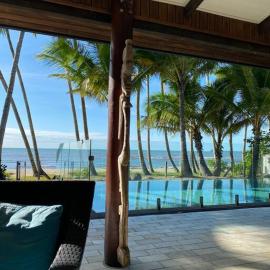 BALA Beach House on ABSOLUTE Beachfront, Hotel in Newell Beach