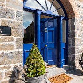 8 bedroomed house steeped in history, hotel in Clarecastle