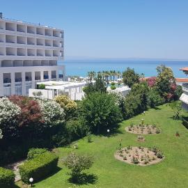 Luxury penthouse with sea view, hotel in Hanioti