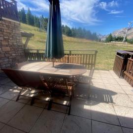 Joue du Loup, appartement F3, pied des pistes, hotelli Saint-Étienne-en-Dévoluyssa