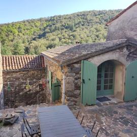 Les Deux Voutes de Camias - Gite en Cévennes, hotel in Saint-André-de-Majencoules