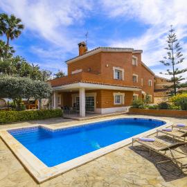 VILADOMAT BEACH - Only Families Villa