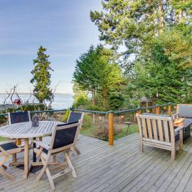 Puget Sound Cottage w/ Private Community Beach!