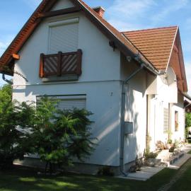 Pipacs ház, hotel in Balatonlelle