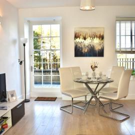 Lux 2-Bed Apt Central Location Balcony & Parking