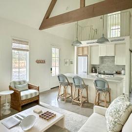 Off-Grid & Elegant Farmhouse Near Somerville Lake, hotelli kohteessa Brenham