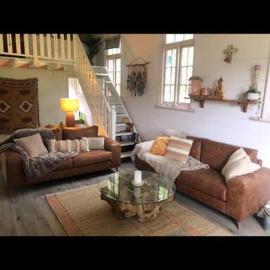 Cozy country cabin - church conversion, hotel u gradu Gellibrand