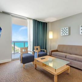 Beachfront with direct beach access and amazing views, hotel a Aventura