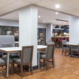 Hampton Inn Athens, hotell i Athens