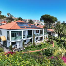 Villa Erika Madeira, hotell i Caniço