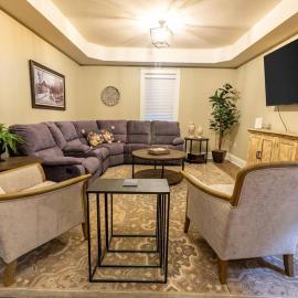 The Queen Place - Updated-Private Backyard, hotell sihtkohas Gordonville