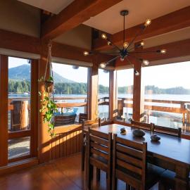 Ucluelet में, होटल Waterfront Condo in Ucluelet