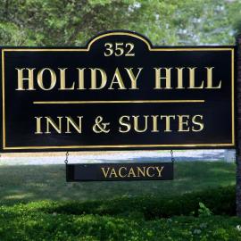Holiday Hill Inn & Suites, khách sạn ở Dennis Port