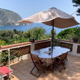 Appartement indépendant dans villa Eze bord de Mer, Hotel in Éze