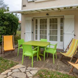 Appartement 4 pers, Pieds des Pistes Cyclables, Terrasse, BBQ, Proche Plages et Activités - FR-1-50-107, hotel in Mimizan