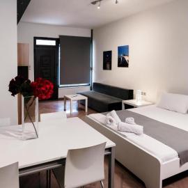 OUR Luxury Studio, hotel a Kavala