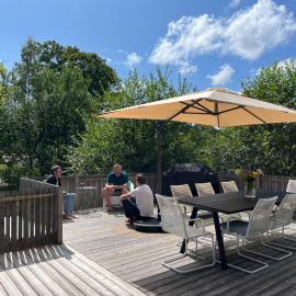 Cozy Retreat with Modern Charm, hotel Hjärnarpban