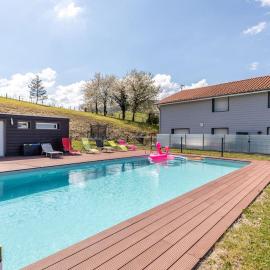 Maison Piscine Zénith d'auvergne Clermont-fd Sud, hotel i La Roche-Blanche