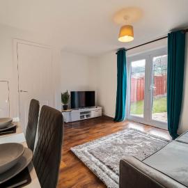 Modern Luxury 2 Bed Didcot Home with Free Parking, hotel u gradu Didcot