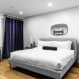 King Bed, The Phenix Historic DWTN Hotel, Room # 304, hotell i Bangor