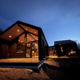 Nybygget arkitekt tegnet Snøhetta i vakker natur, hotell i Sand