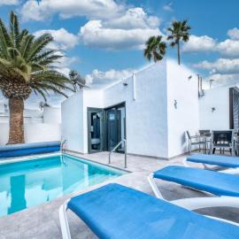 Casa Eva - Private Pool, BBQ & Free Parking By Lanzarote Vacation Homes, Hotel in Los Pocillos
